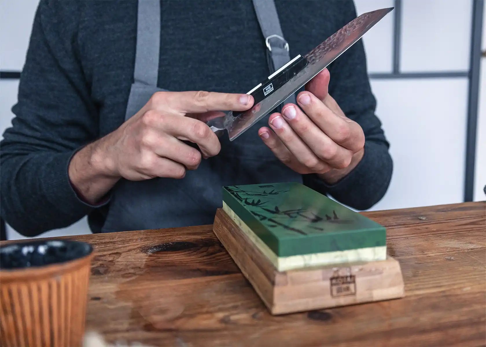 Dual-grit water stone sharpener (180/800) with bamboo base and guide.