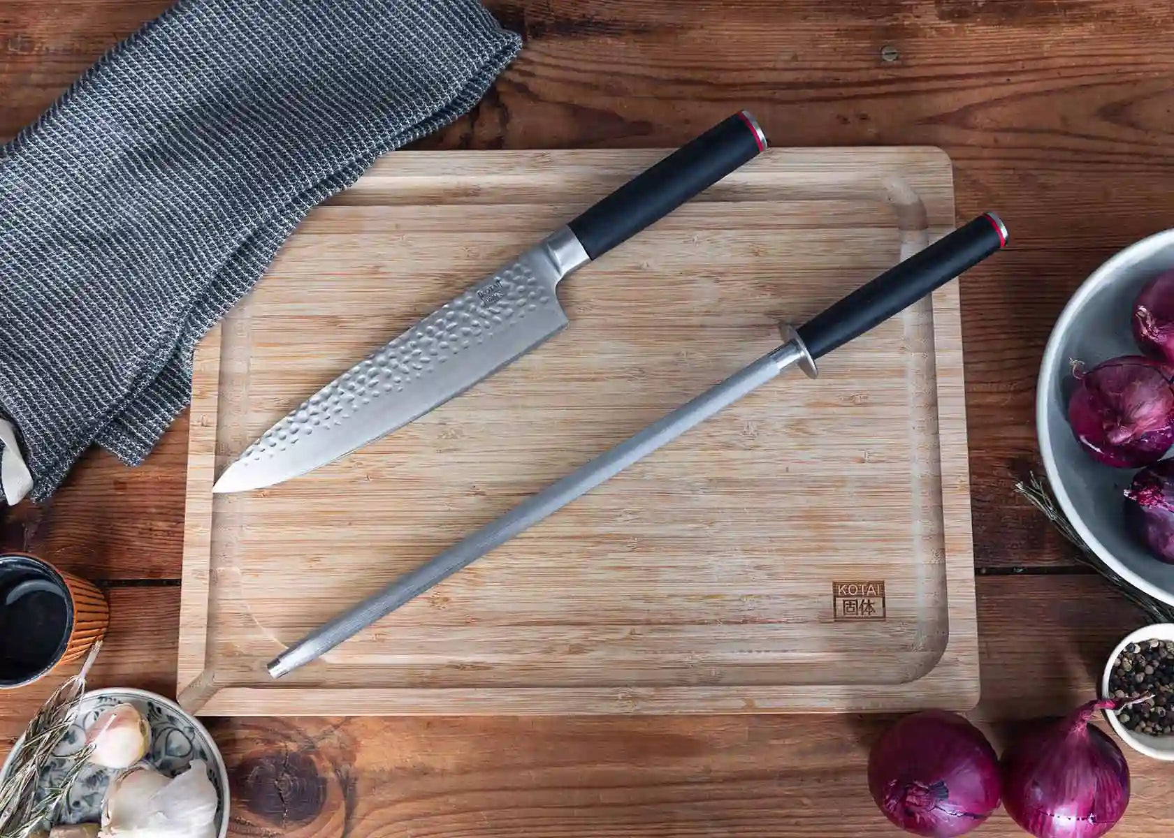 25 cm stainless steel honing rod with black pakkawood accent.