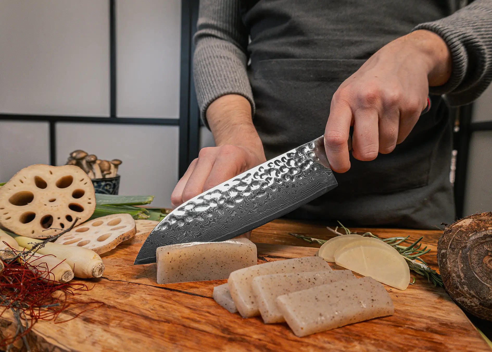 18 cm Santoku knife with 440C blade and black pakkawood handle.