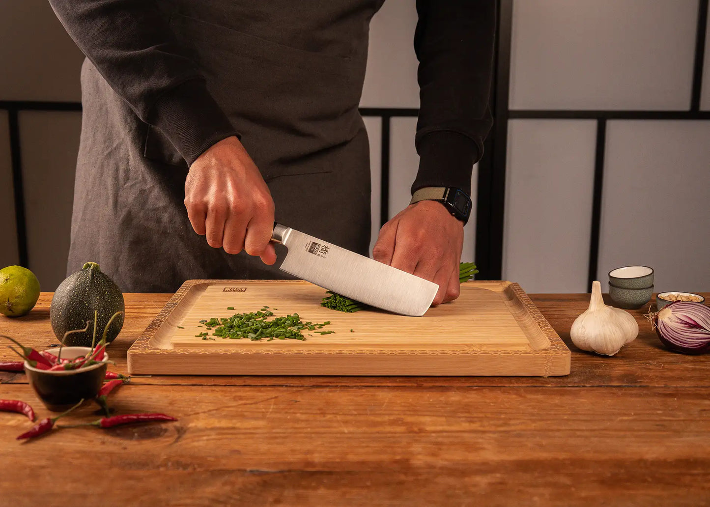 160 mm Hashi Classic Nakiri vegetable knife in molybdenum steel with pakkawood handle.
