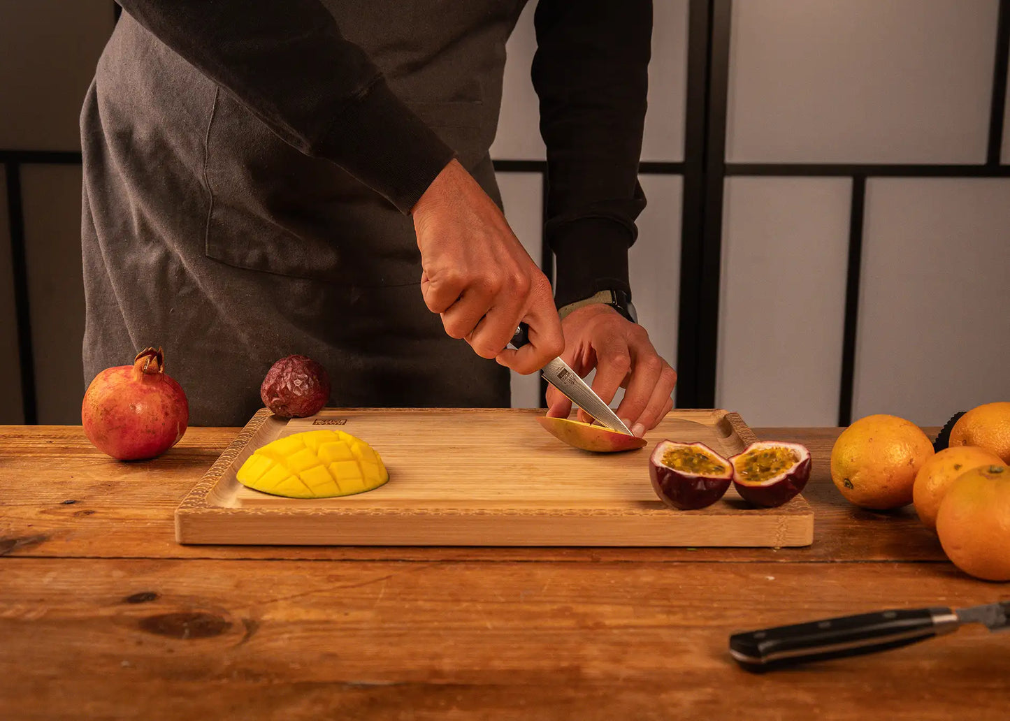 90 mm paring knife with MVS10Cob Damascus blade and pakkawood handle.