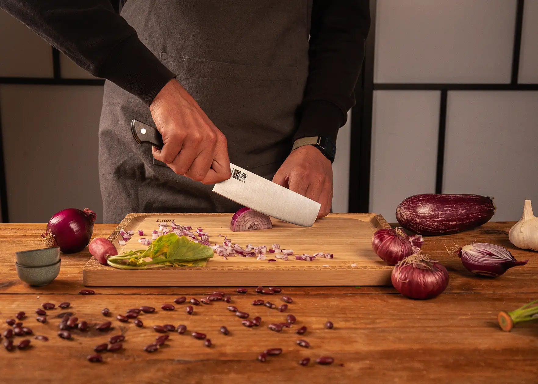 160 mm Hashi Classic Nakiri vegetable knife in molybdenum steel with pakkawood handle.