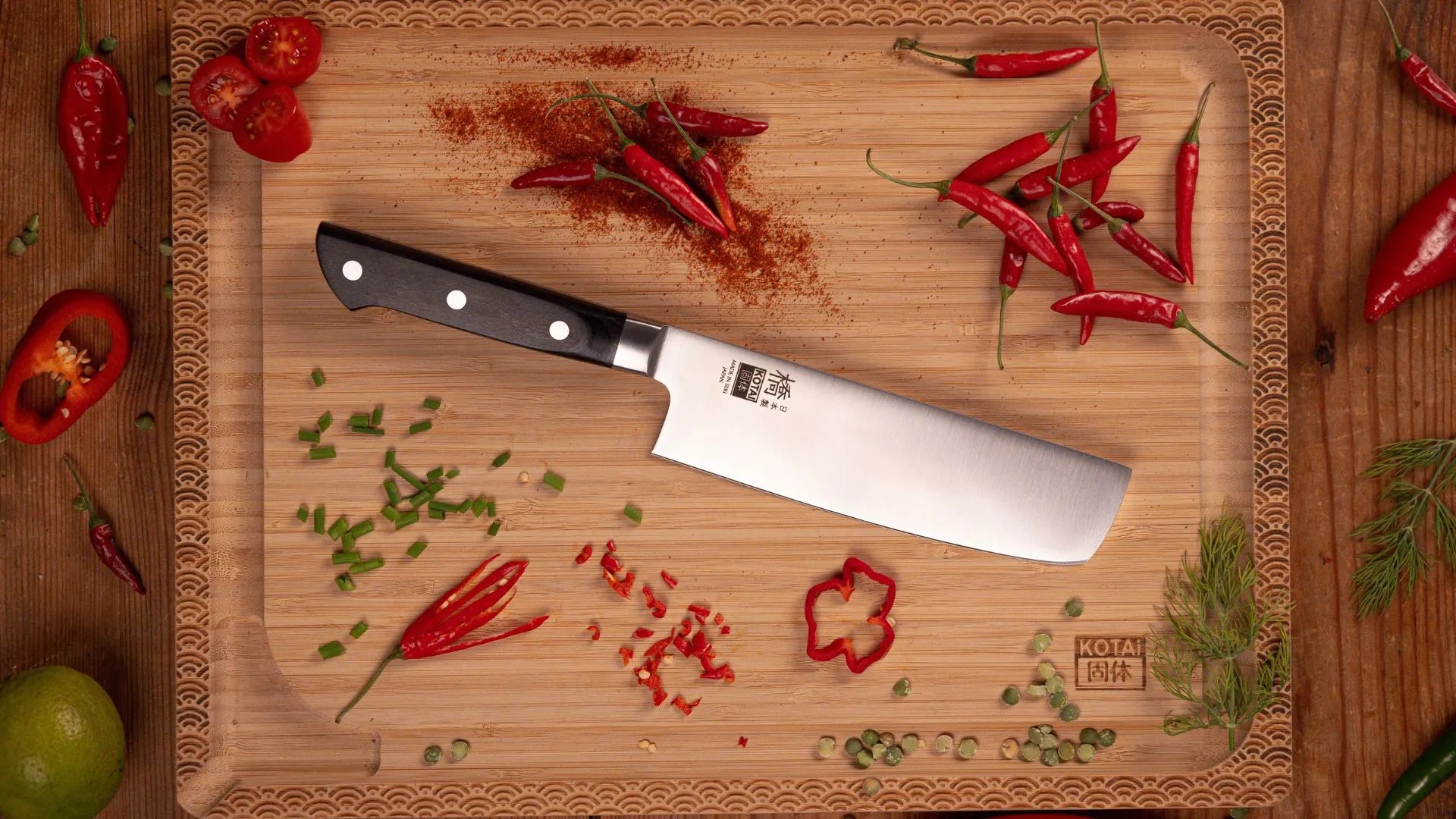 165 mm blade nakiri knife, ideal to cut through all sorts of vegetables.