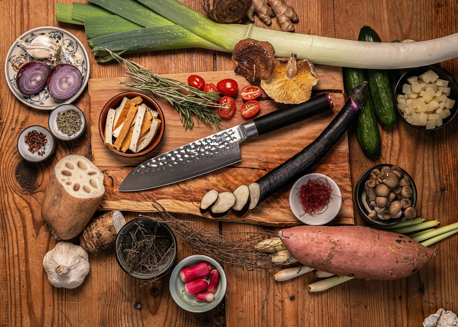 8-Piece Complete Pakka Damascus knife set with patterned AUS-10 blades and pakkawood handles.