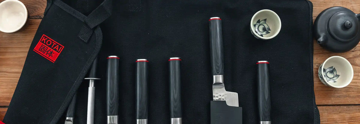 Kotai kitchen knives in a rollup bag in cotton.
