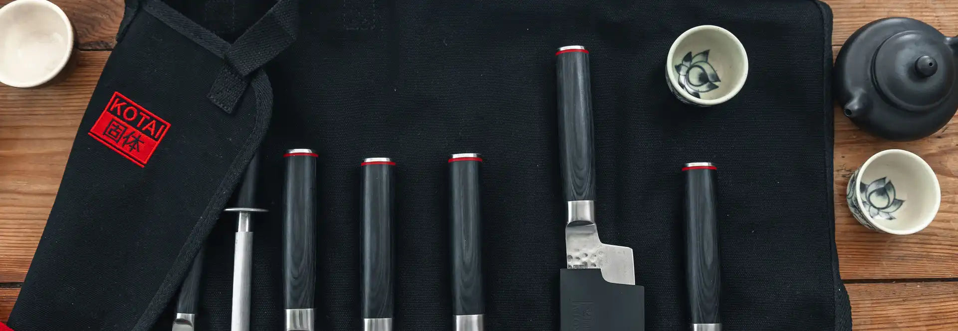 Kotai kitchen knives in a rollup bag in cotton.
