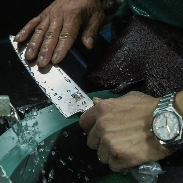 Confection of a KOTAI knife; the sharpening process.